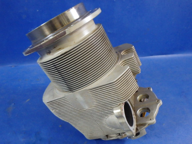 AEC65385 Continental O-470-R - Cylinder with Valves ( No piston )
